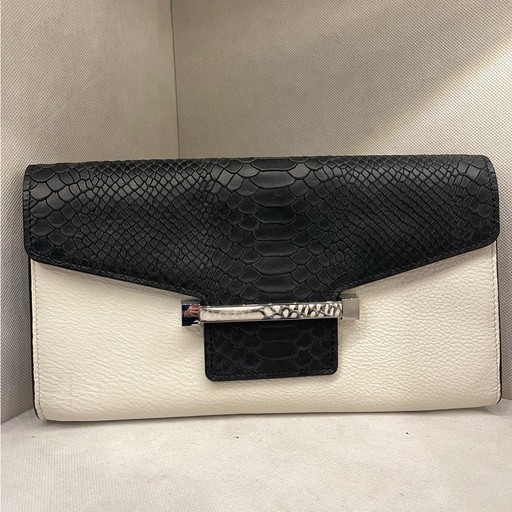 Beautiful Hardly Used Vince Camuto Black/White Leather Clutch